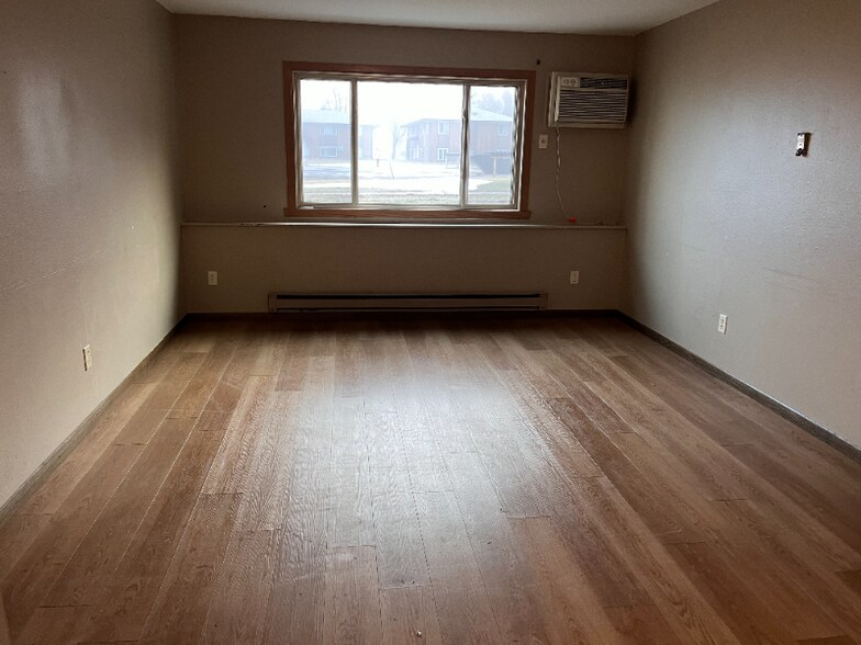 Building Photo - 154 Viking Cir