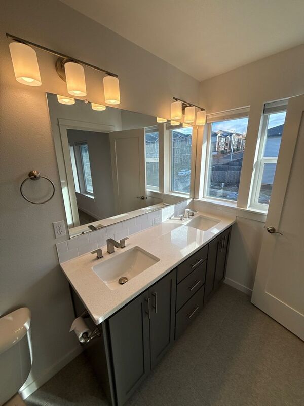 Building Photo - 5913 Blue River Dr SE