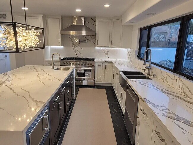 Building Photo - NO MIN CREDIT SCORE REQUIRED, BK OKAY, PAST EVICTION OKAY!, BACKGROUND FRIENDLY. Apply at "The Re...