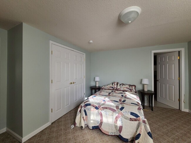 Building Photo - Ring in 2026 with THIS Great Rental!