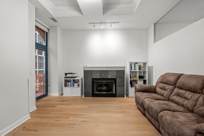 Building Photo - 208 W Washington St
