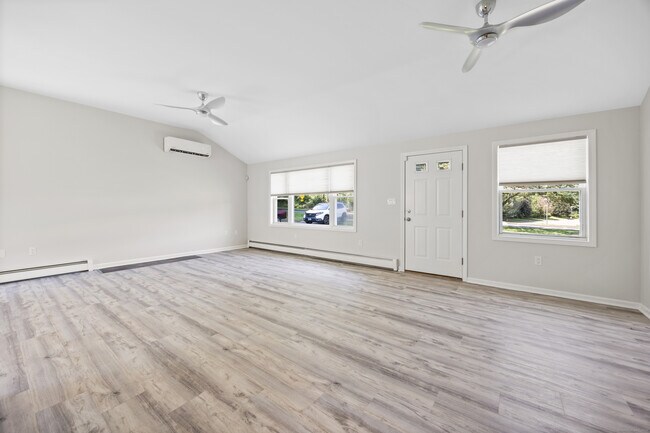 Building Photo - 159 E Johnson Ave