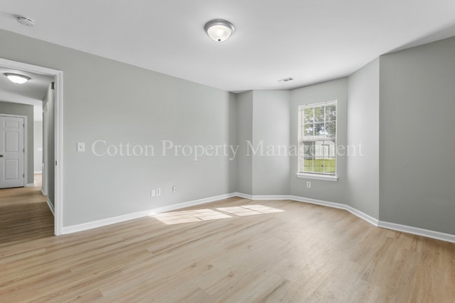 Building Photo - 406 N Dickerson St