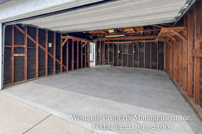 Building Photo - 8120 Glider Ave