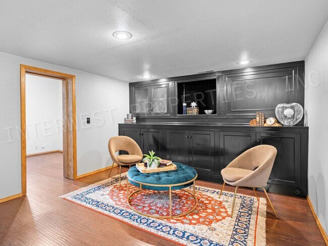 Building Photo - 4+ Bedroom Tigard Home With a Beautiful Vi...