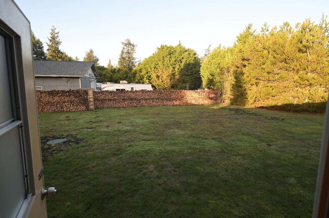 Building Photo - 2 bed 2 bath with large garage in Sequim