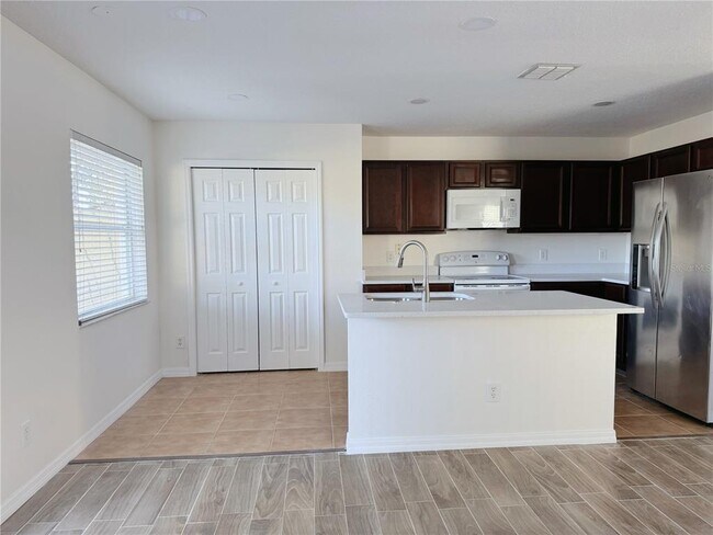 Building Photo - 760 Cresting Oak Cir