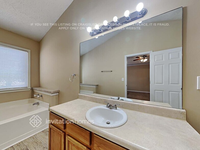 Building Photo - 2700 Archer Way