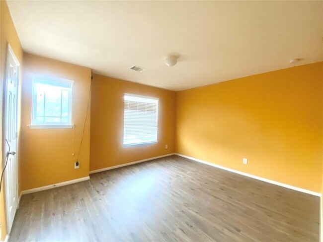Building Photo - 20323 Mathis Landing Dr