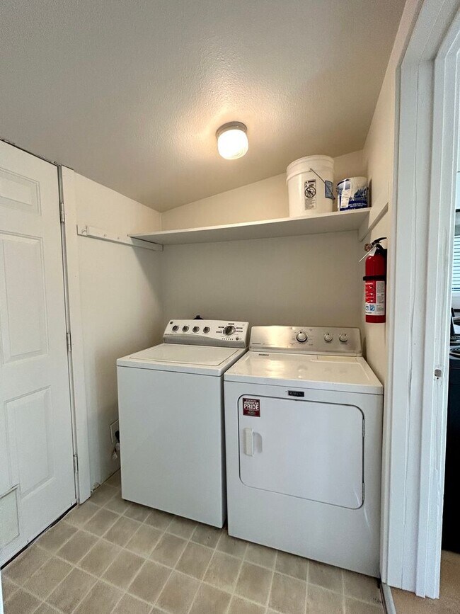 Building Photo - Relaxed Living in West Ellensburg