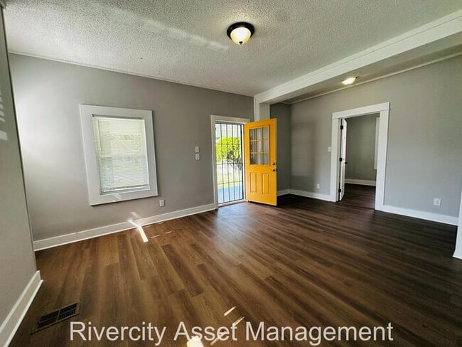 Building Photo - Move-In Ready! Stunning 4-Bedroom, 2-Bath ...