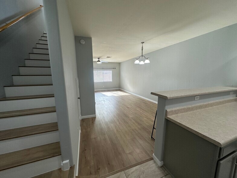 Building Photo - 17610 N 17th Pl