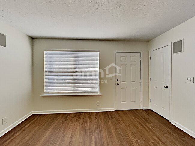 Building Photo - 8912 Ristau Ct