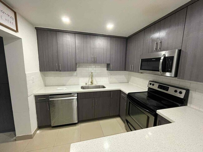 Building Photo - 21 SE 13th St