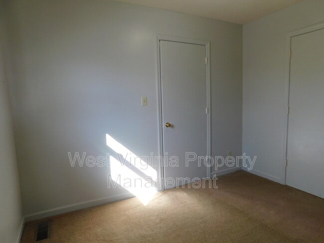 Building Photo - 219 Cardinal Wy