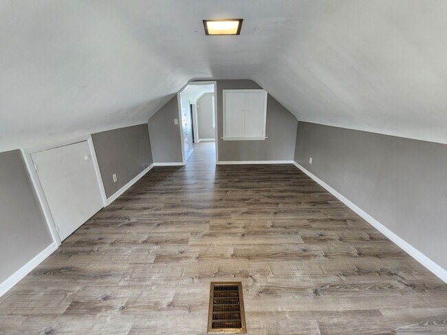 Building Photo - Three bedroom Single Family Home!