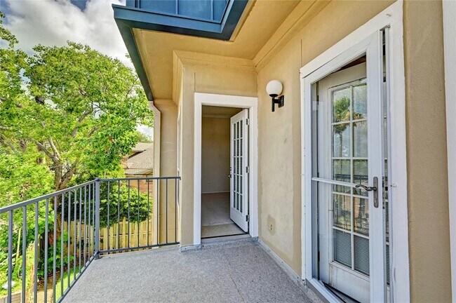 Building Photo - 921 Marine Dr