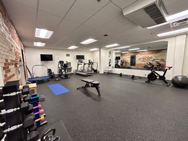 Building Photo - Horizon West Condo for Rent with South-side Views of the Flatiron Mtns