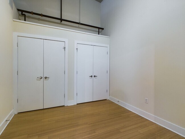 Building Photo - 815 Perry St
