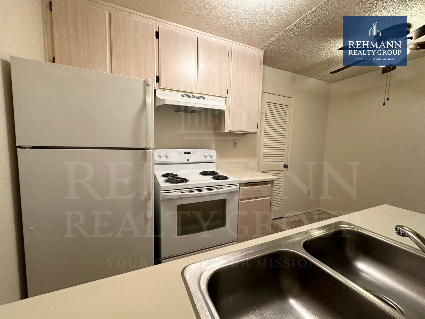 Building Photo - 4177 Iowa St