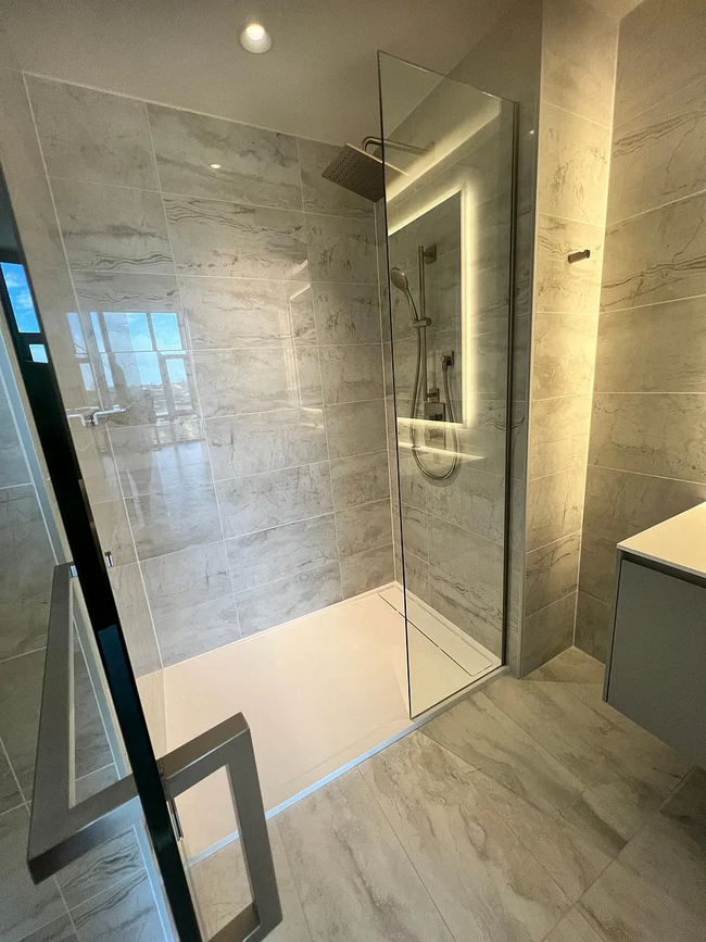 Walk in shower in master bath - 889 103rd Ave NE