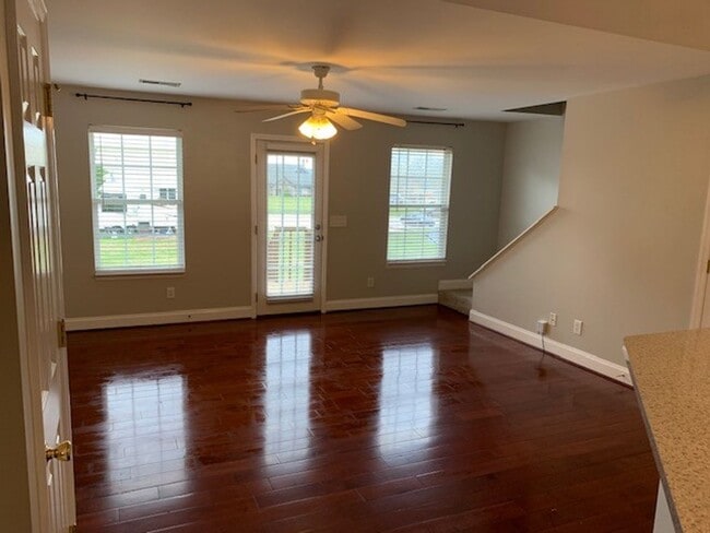 Building Photo - NO RENT UNTIL MARCH