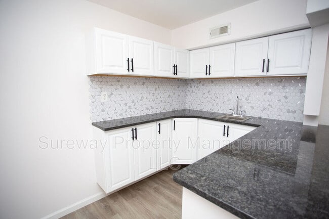 Building Photo - 712 Sage Hill Dr