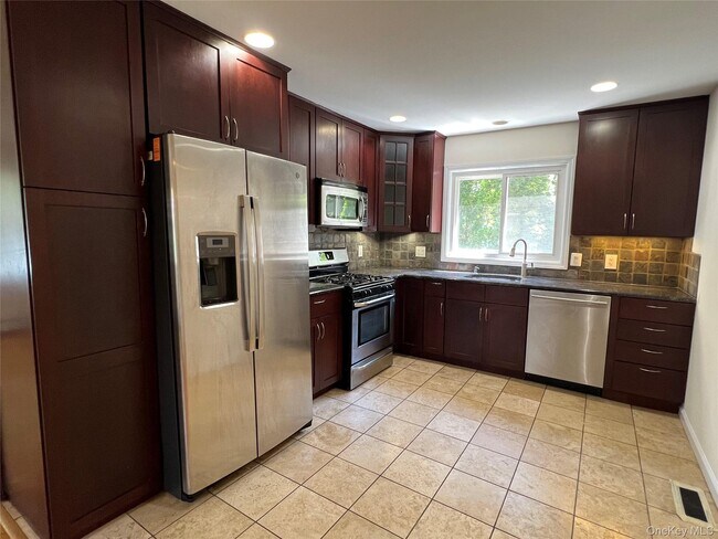 Building Photo - 5 Dunes Ln