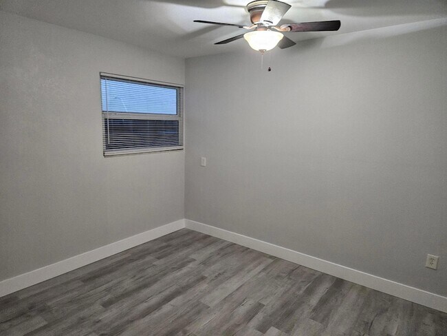 Building Photo - 6420 N Dixie Hwy