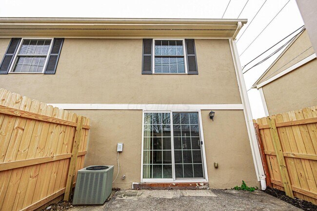 Building Photo - 97 Tarryton Ct W