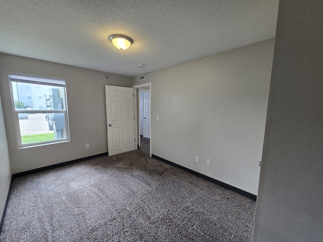 Building Photo - 60 Miller Ave SW