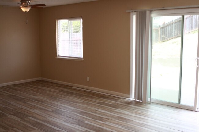 Building Photo - 593 Venus Ave