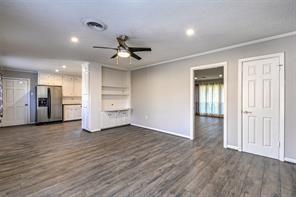 Building Photo - 211 Pine Shadow Dr