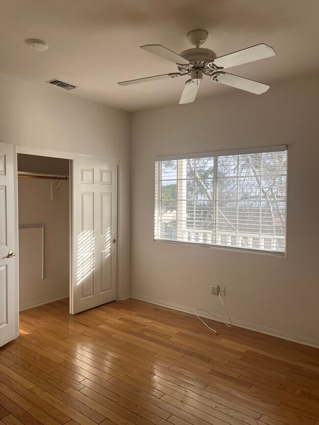 Building Photo - 8960 Camellia Ct