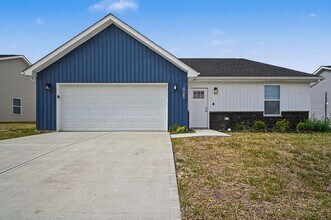 Building Photo - Stylish 4BR Getaway in Quiet Dayton Suburb