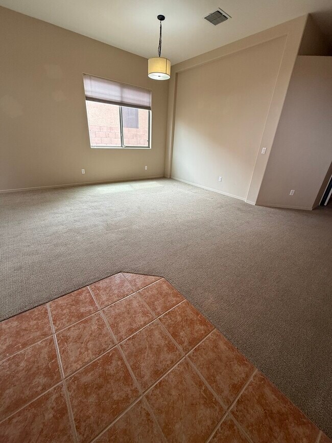 Building Photo - HOUSE FOR RENT