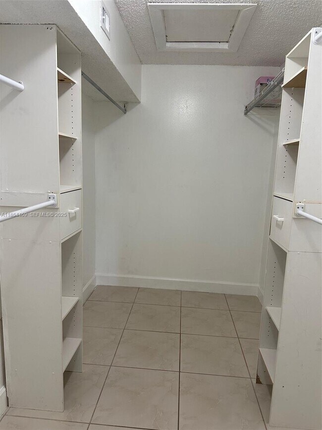 Building Photo - 11390 Taft St