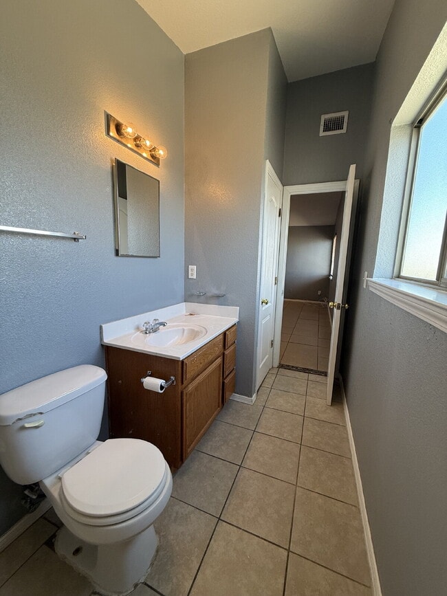 Building Photo - 14157 Tierra Delfin Dr