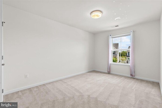 Building Photo - 109 Emperor Dr