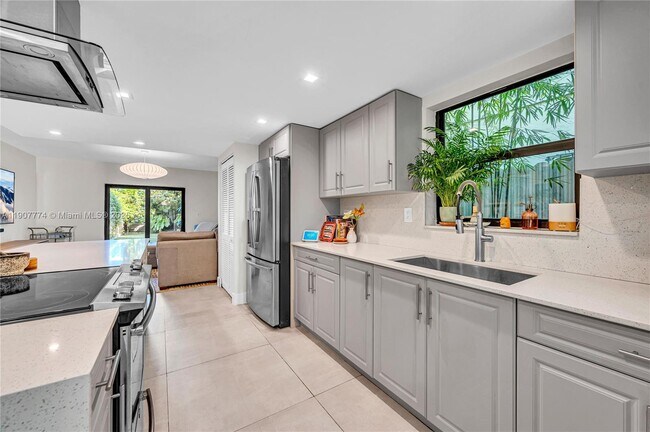 Building Photo - 2965 SW 25th Ter