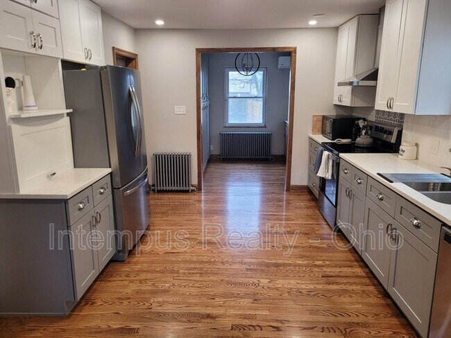 Building Photo - 3128 Ellis Pl