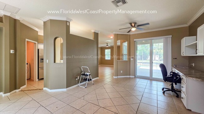 Building Photo - CUTE AND SPACIOUS 3 BEDROOM/ 2 BATH POOL HOME! NORTH PALMETTO! PET FRIENDLY!