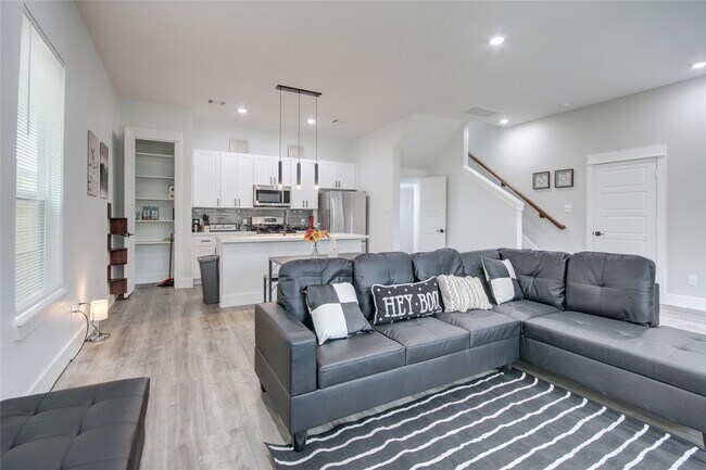 Building Photo - 9305 Tower St