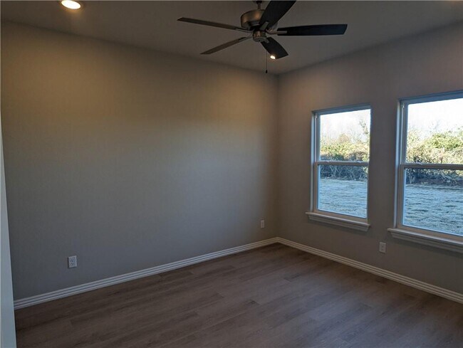 Building Photo - 1606 SW Casuarina Dr