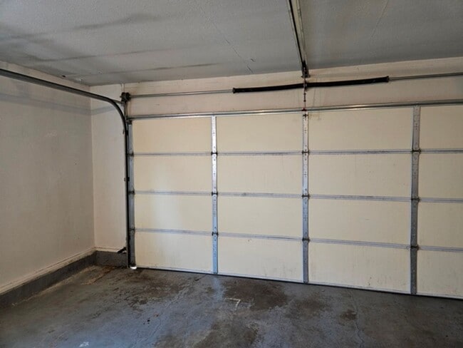 Building Photo - 3Bd/2Ba Single Story Home-For viewing!