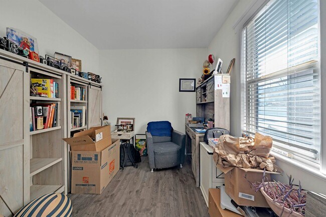 Building Photo - 632 Chase Ave