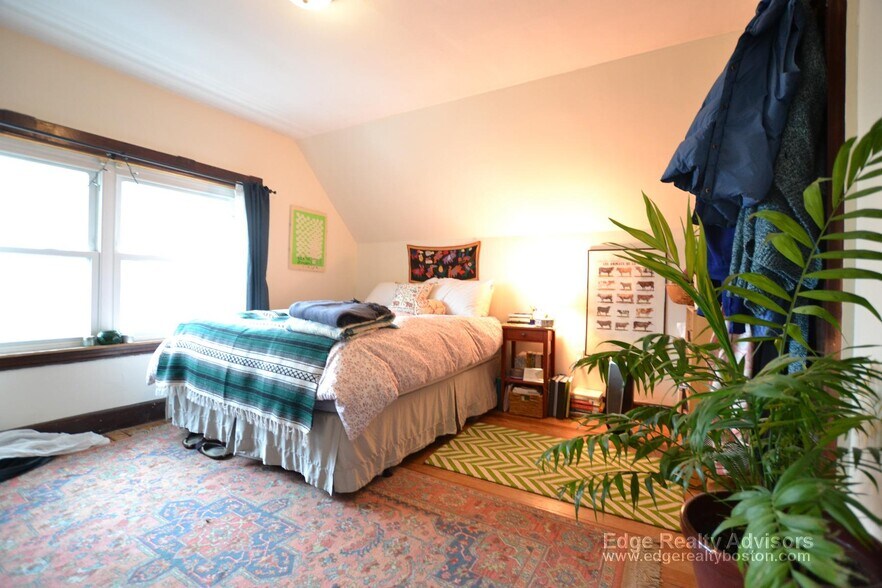 Building Photo - 56 Etna St