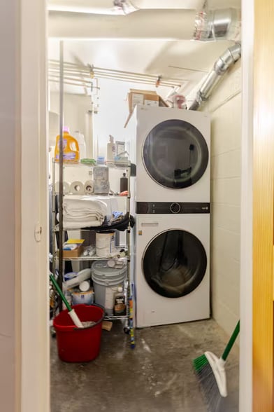 Building Photo - 1150 Deer Valley Dr