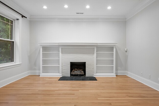 Building Photo - 1521 W Sunnyside Ave