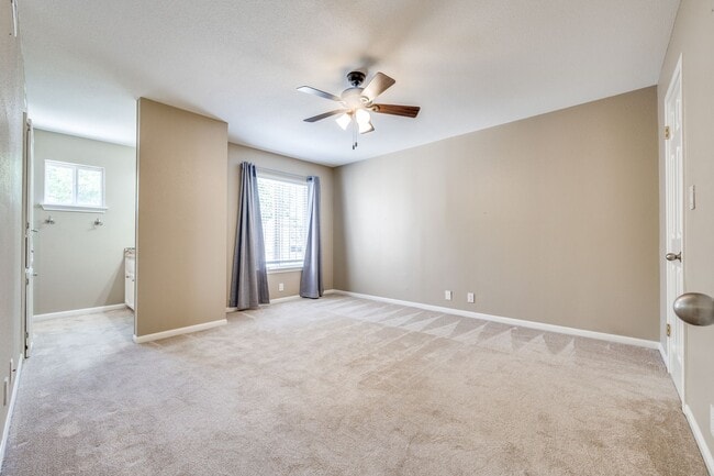 Building Photo - UPDATED 2-BEDROOM TOWNHOME IN MIDTOWN